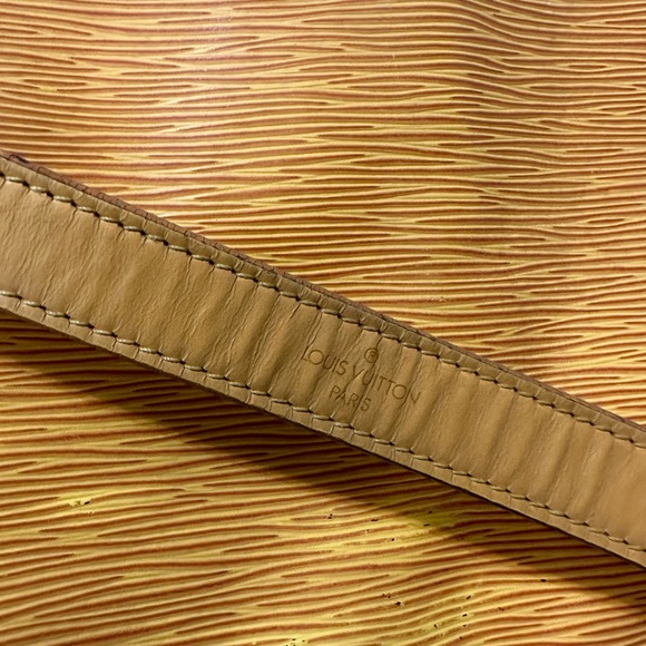 SOLD Louis Vuitton Epi Noe - Picture 8 of 11